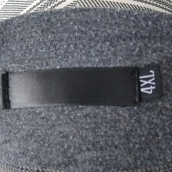 Black Long Sleeved Shirt, Kangaroo Pockets, XL - Picture 5 of 6